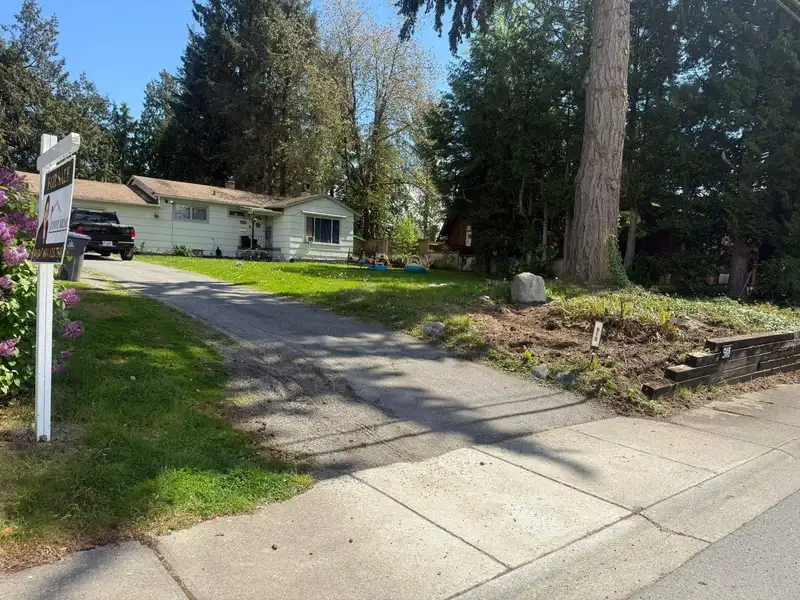 918 164 STREET - photo 1 of 3
