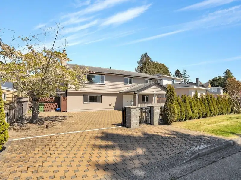 6500 AZURE ROAD - photo 3 of 33