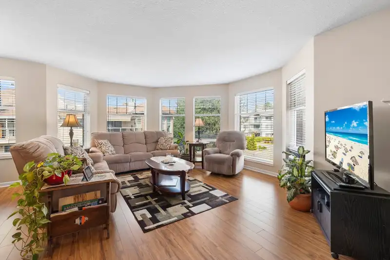 208 22611 116 AVENUE - photo 3 of 40