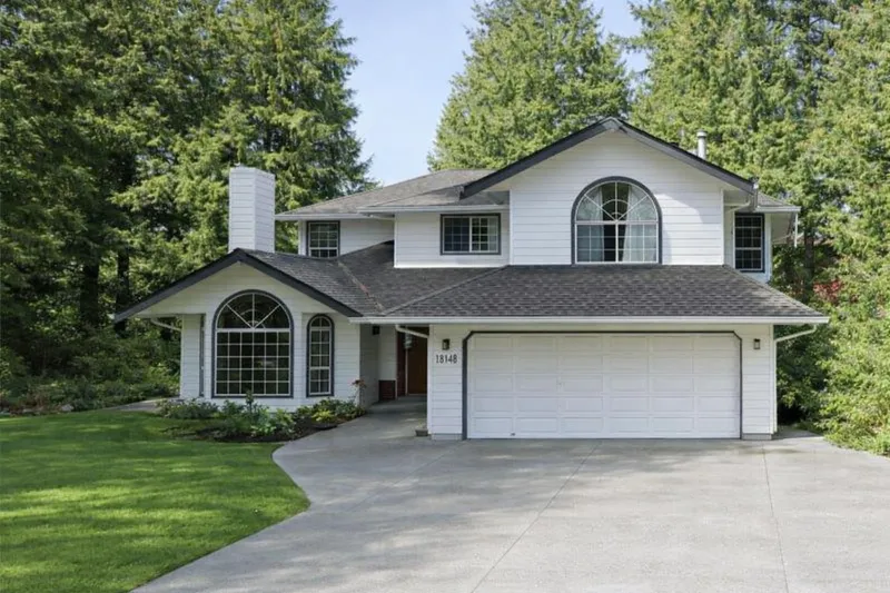 5215 6 AVENUE - photo 1 of 3