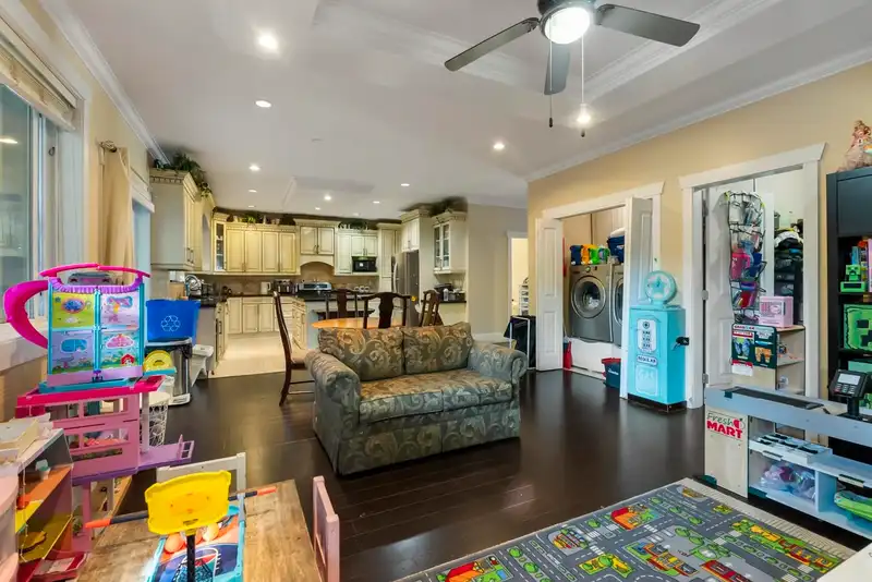 5841 138 STREET - photo 4 of 39