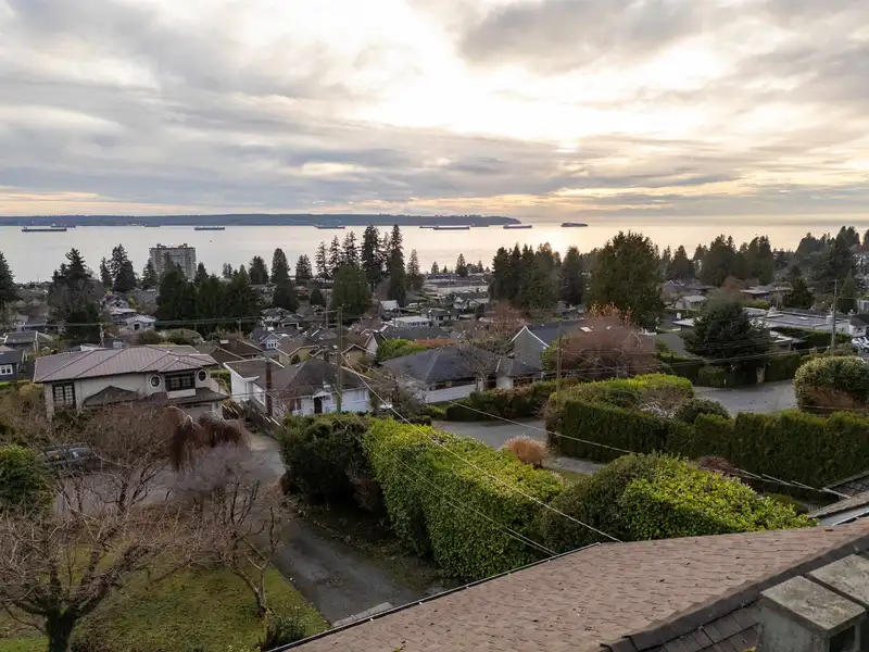 2347 NELSON AVENUE - photo 3 of 20