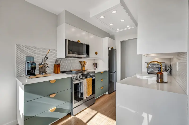 504 466 E EIGHTH AVENUE - photo 4 of 24