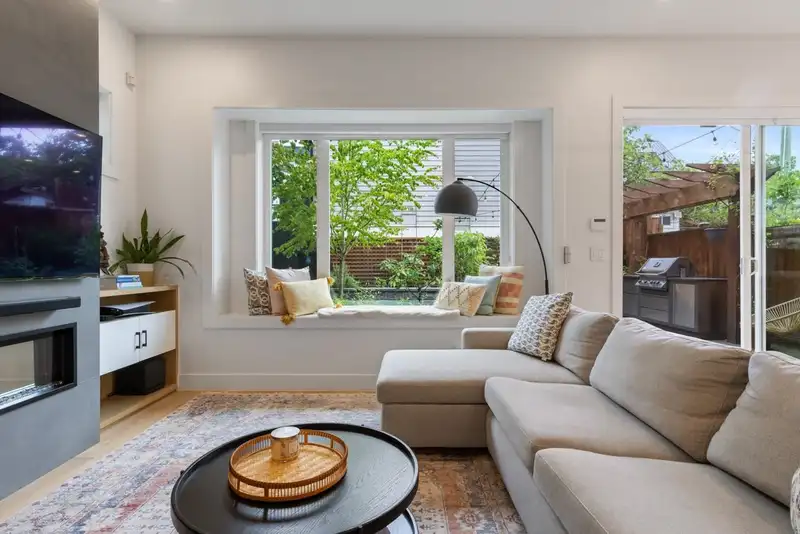 2075 E 6TH AVENUE - photo 3 of 37