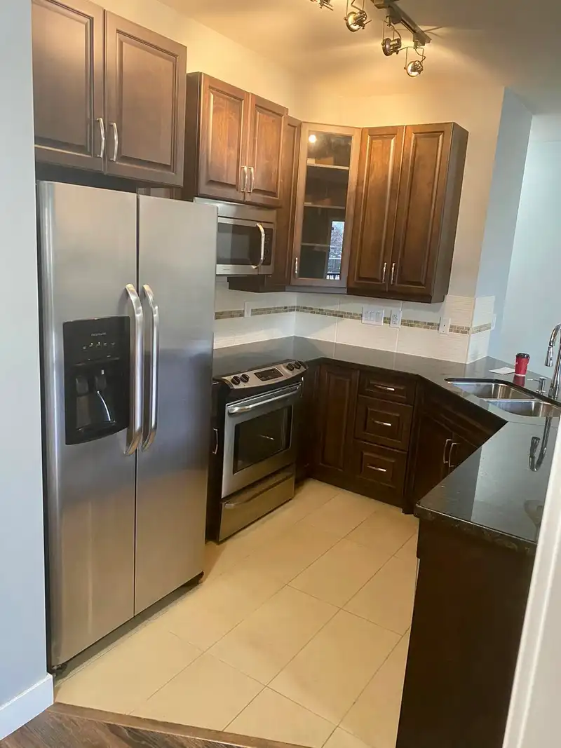 317 11935 BURNETT STREET - photo 2 of 12