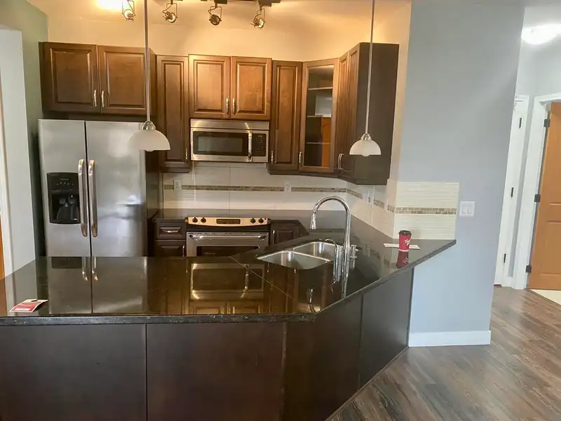 317 11935 BURNETT STREET - photo 3 of 12
