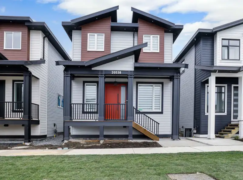 20538 75 AVENUE - photo 1 of 27