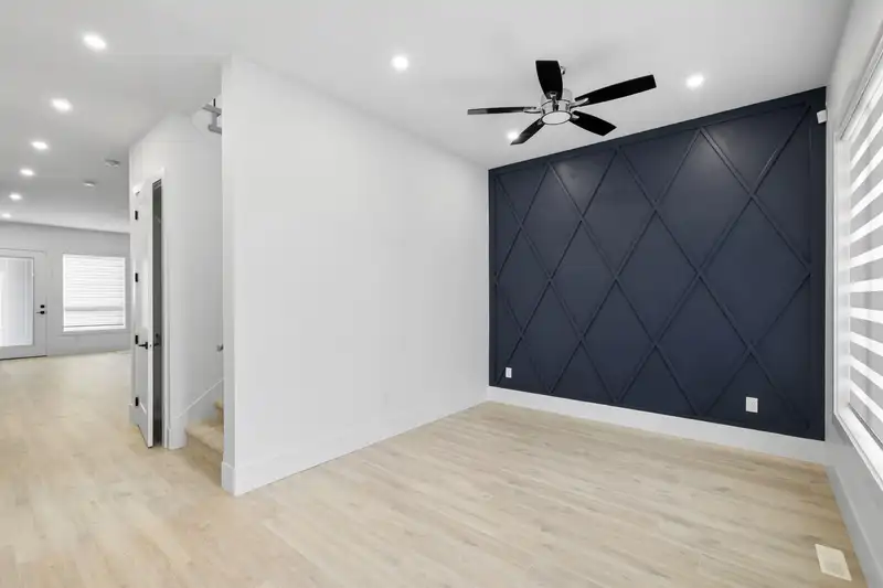 20538 75 AVENUE - photo 2 of 27