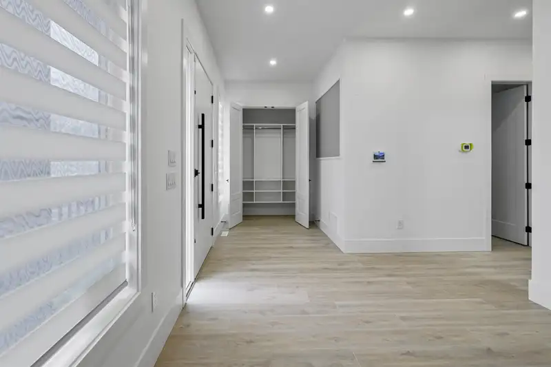 20538 75 AVENUE - photo 3 of 27