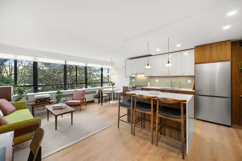 320 1445 MARPOLE AVENUE - photo 1 of 25