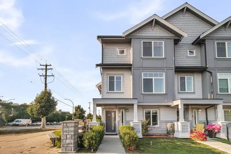 10 19239 70 AVENUE - photo 1 of 40