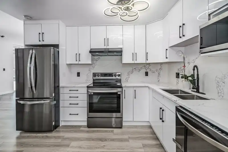 804 6133 BUSWELL STREET - photo 1 of 40