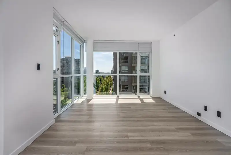 804 6133 BUSWELL STREET - photo 3 of 40