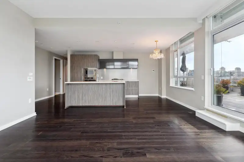 906 1616 COLUMBIA STREET - photo 4 of 40
