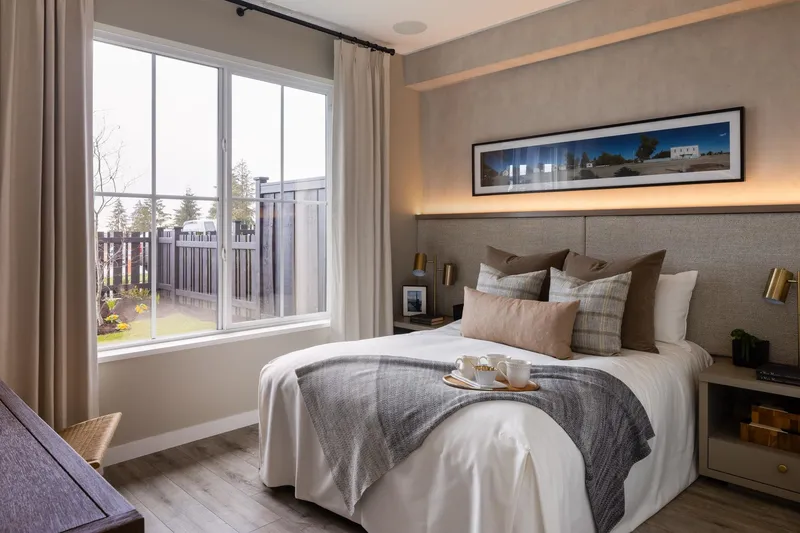 169 3637 SHEFFIELD AVENUE - photo 1 of 7