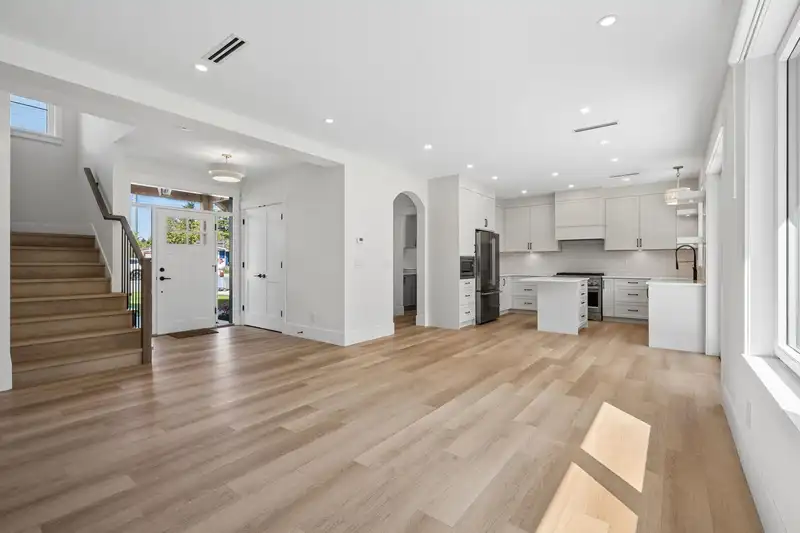 1308 MALVERN PLACE - photo 2 of 28
