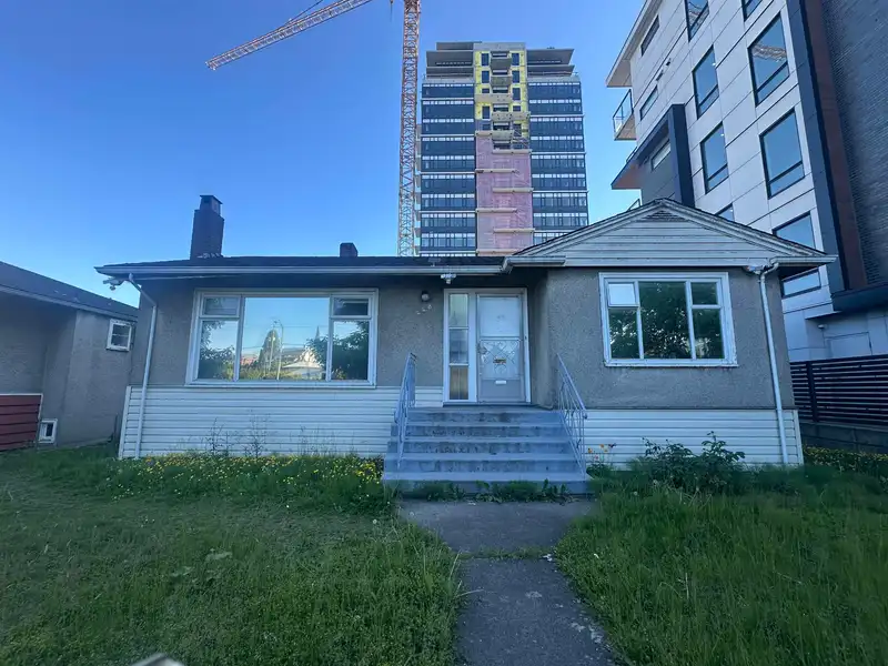 448 W 41ST AVENUE - photo 1 of 1
