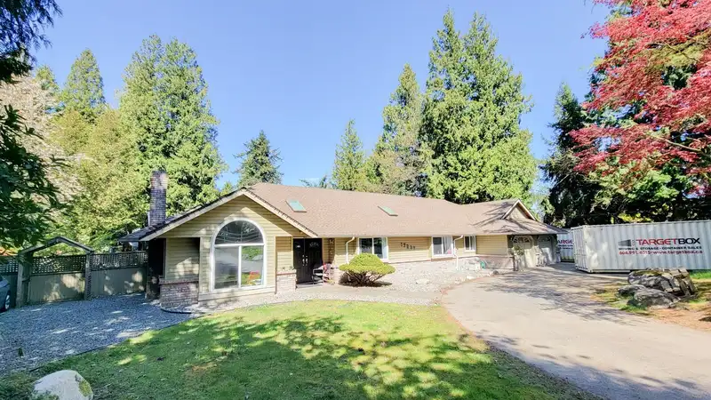 17237 26 AVENUE - photo 1 of 11