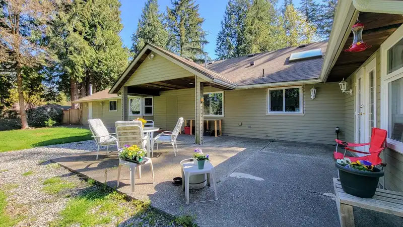17237 26 AVENUE - photo 3 of 11