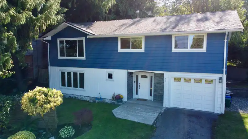 981 BAYVIEW DRIVE - photo 1 of 40