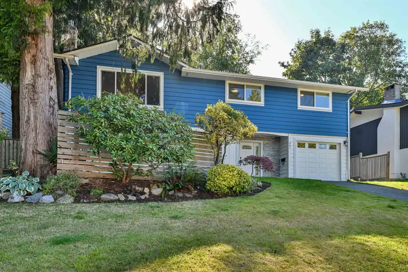 981 BAYVIEW DRIVE - photo 2 of 40