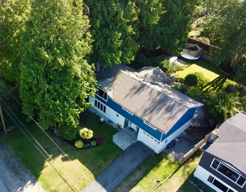 981 BAYVIEW DRIVE - photo 3 of 40
