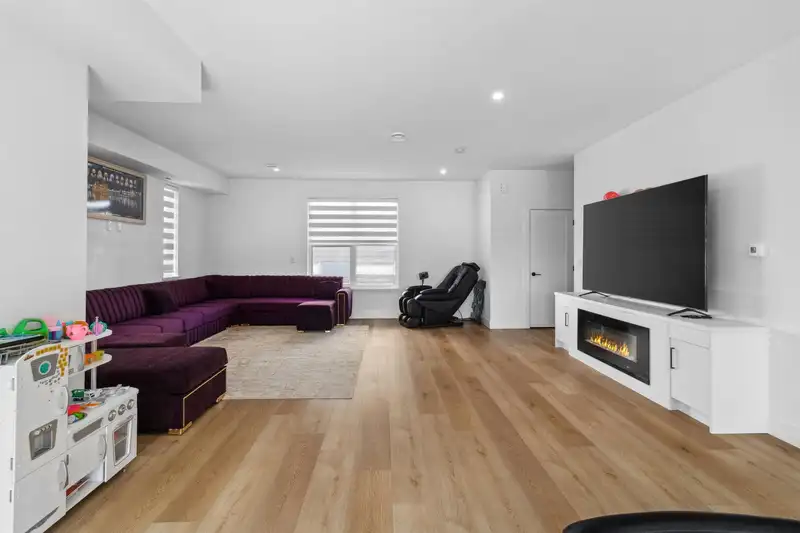 43 12585 104A AVENUE - photo 2 of 14