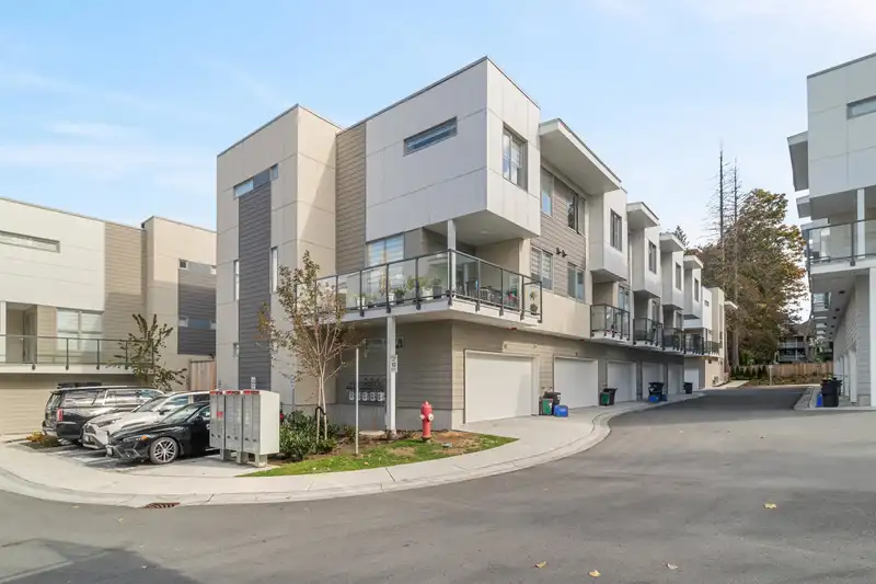 43 12585 104A AVENUE - photo 3 of 14