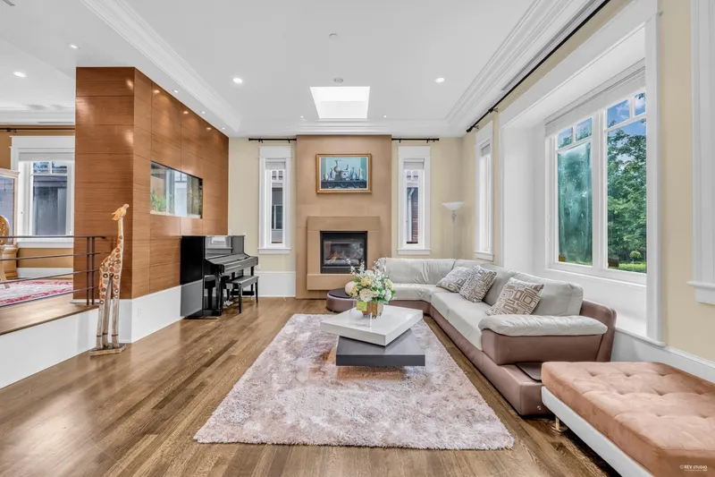 6562 FREMLIN STREET - photo 4 of 25