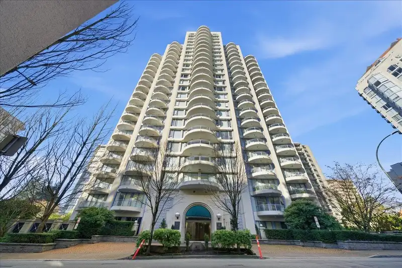 602 739 PRINCESS STREET - photo 1 of 40