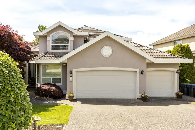 927 FORT FRASER RISE - photo 1 of 40