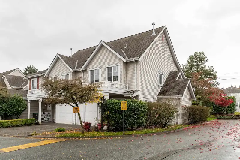 51 13499 92 AVENUE - photo 3 of 40