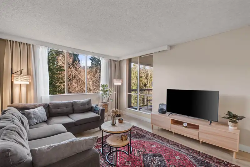 1205 2012 FULLERTON AVENUE - photo 1 of 17