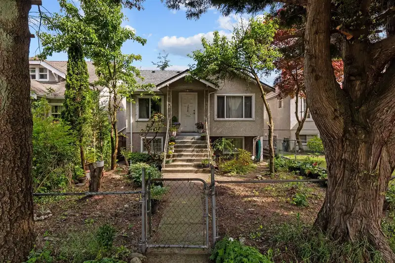 2619 MCGILL STREET - photo 1 of 18