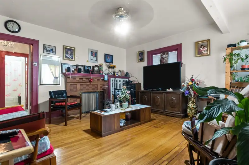 2619 MCGILL STREET - photo 4 of 18