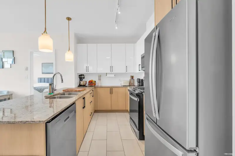 1805 280 ROSS DRIVE - photo 3 of 35