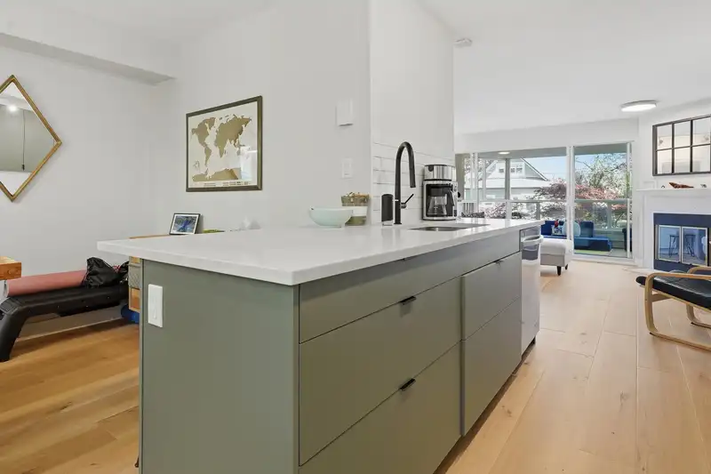 1284 W 8TH AVENUE - photo 3 of 33