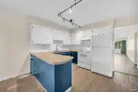 4249 - 4251 BARKER AVENUE - thumbnail 10