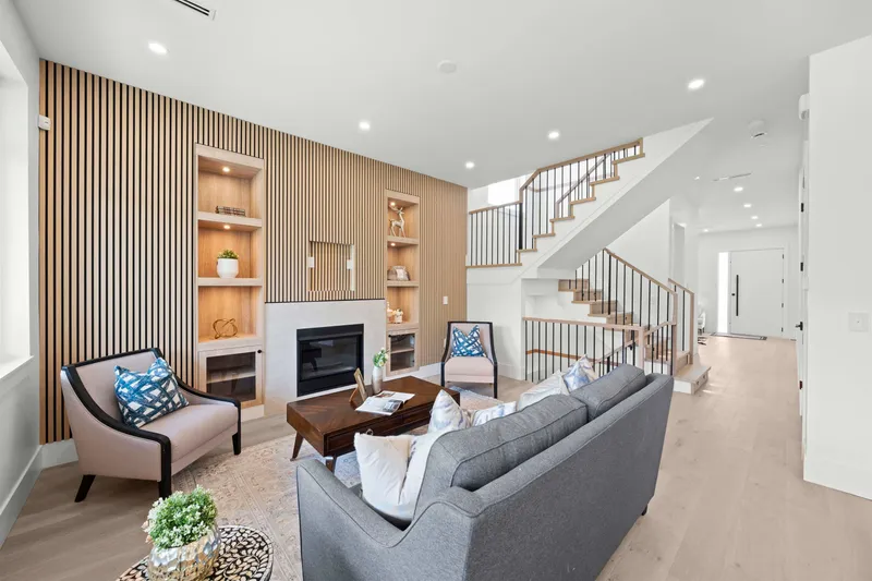 7527 205 STREET - photo 3 of 25