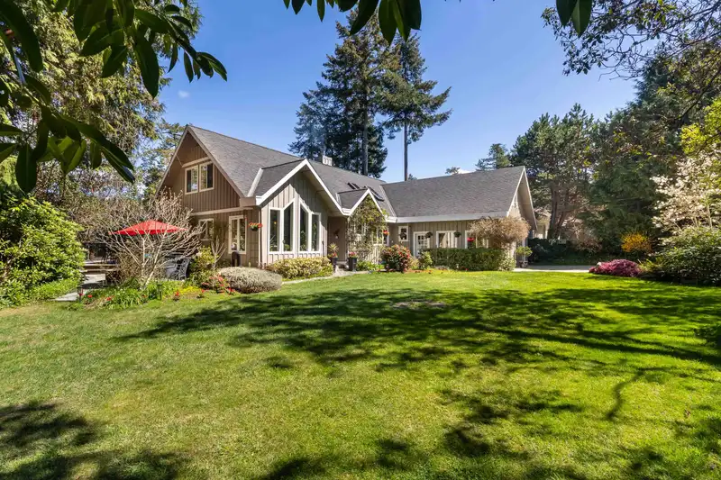 10040 WESCAN ROAD - photo 1 of 40