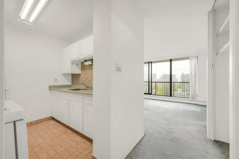 2103 1330 HARWOOD STREET - photo 2 of 20