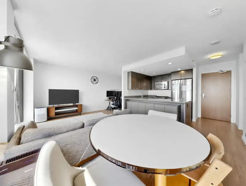 1802 2232 DOUGLAS ROAD - photo 1 of 26