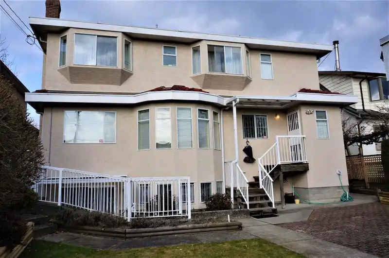 122 W 43RD AVENUE - photo 2 of 18