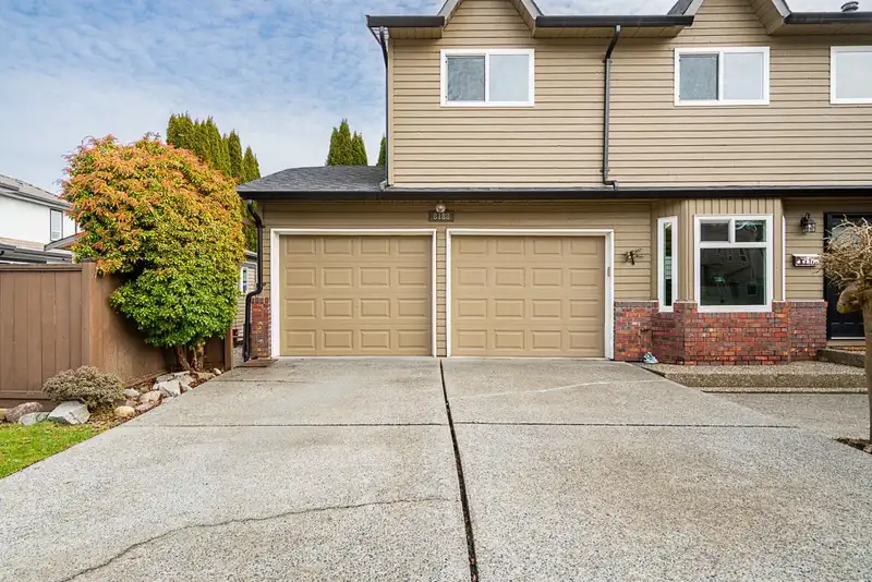 8188 118A STREET - photo 2 of 30