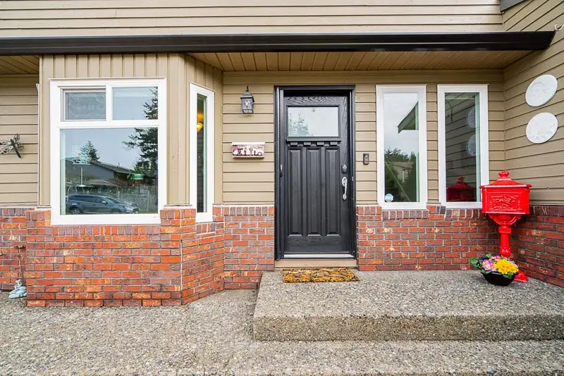 8188 118A STREET - photo 3 of 30