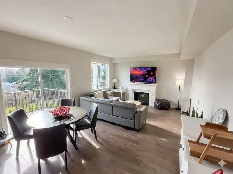 134 1833 165A STREET - photo 3 of 12