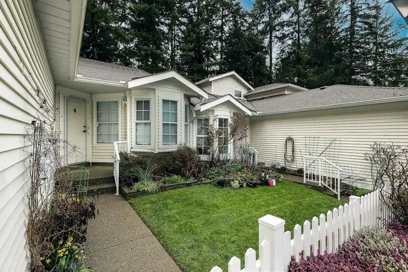 57 6537 138TH STREET - photo 2 of 21