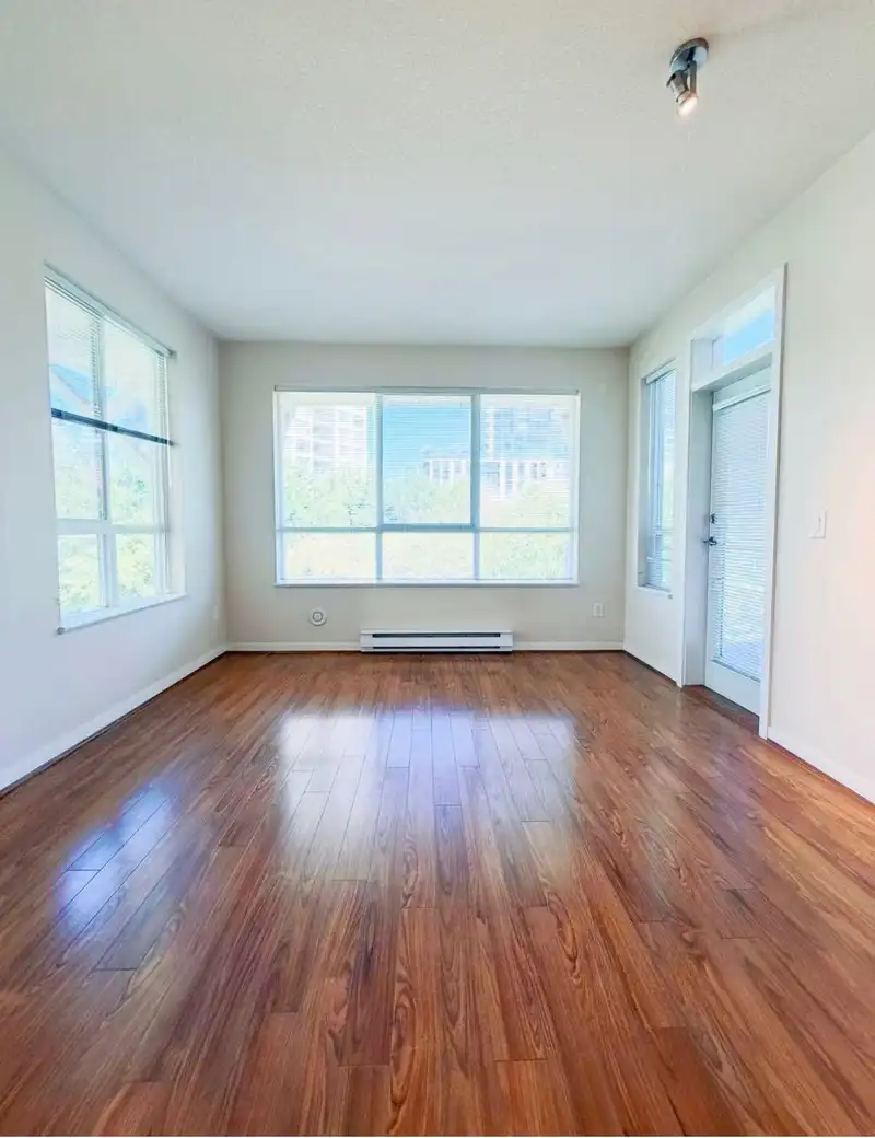 408 3551 FOSTER AVENUE - photo 3 of 14