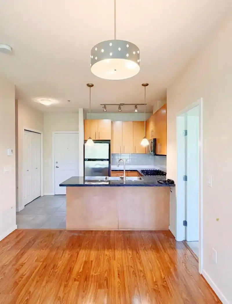 408 3551 FOSTER AVENUE - photo 4 of 14
