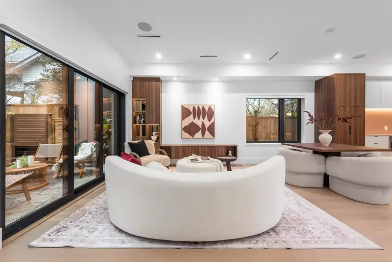 2 273 W 17TH AVENUE - photo 1 of 37